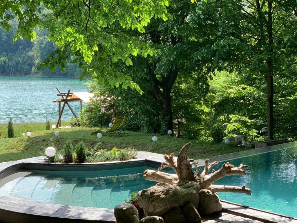 Luxury Lake House & Glamping Villa Teşila Kültér fotó